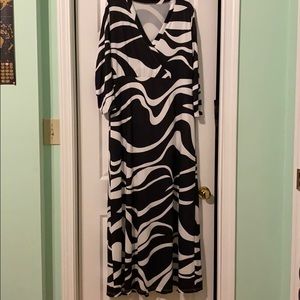 B/W Flowy Long Sleeve Maxi Dress